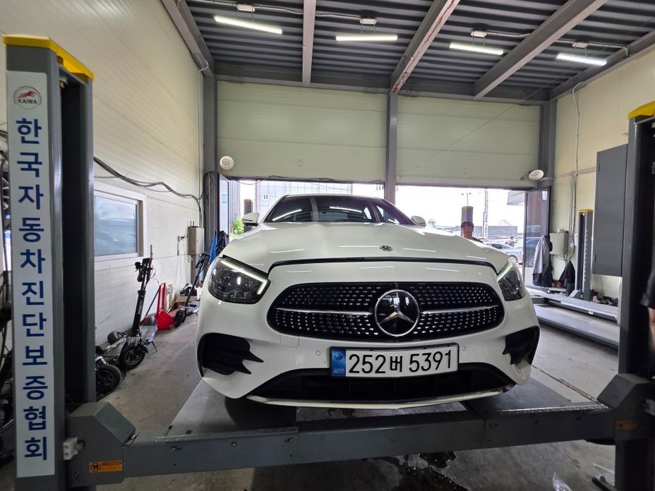 Mercedes-Benz E-Class 2023