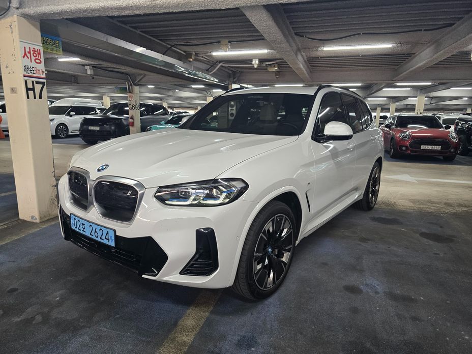 BMW iX3 2023