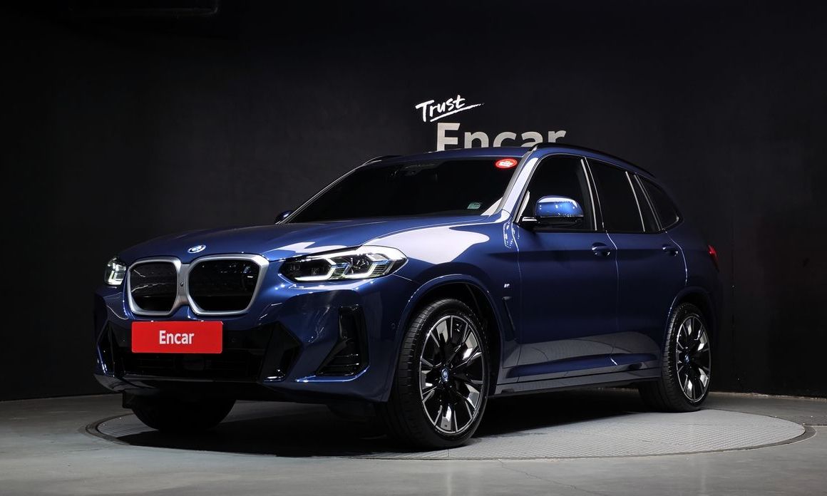 BMW iX3 2025