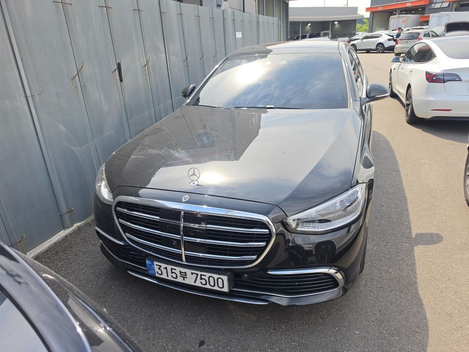 Mercedes-Benz S-Class 2025