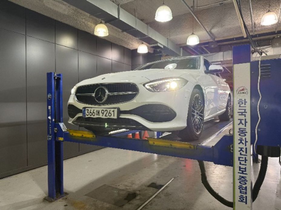 Mercedes-Benz C-Class 2024