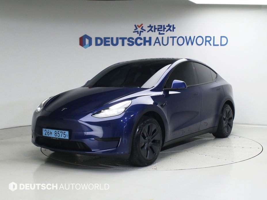 Tesla Model Y 2025