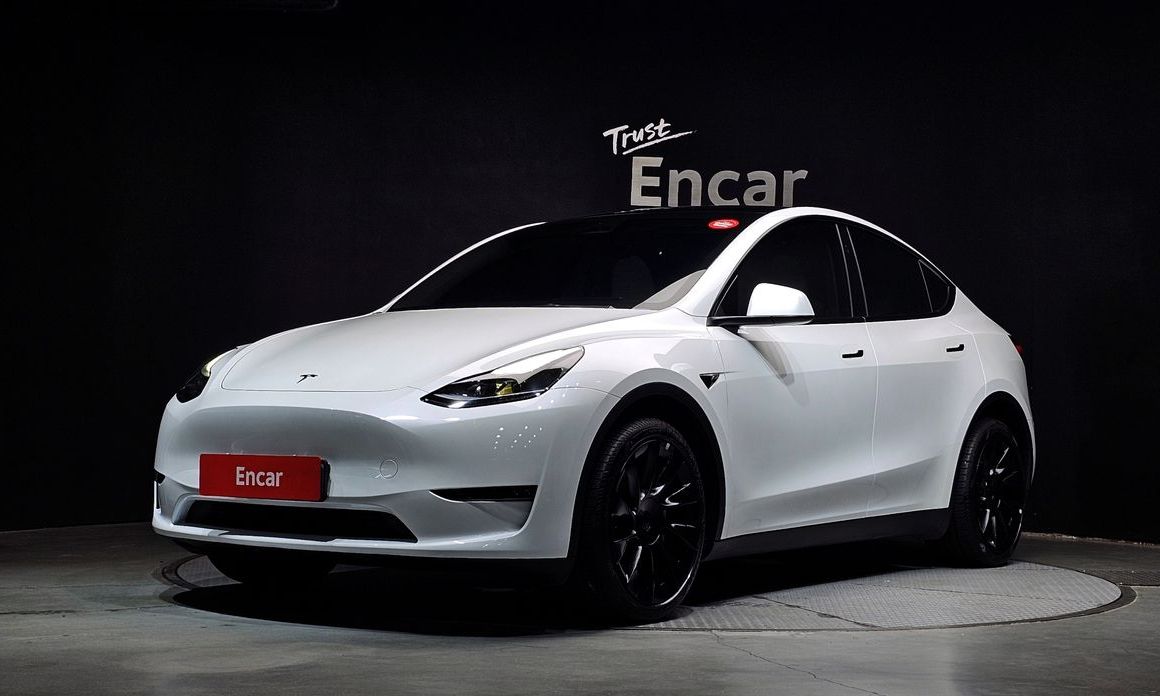 Tesla Model Y 2024