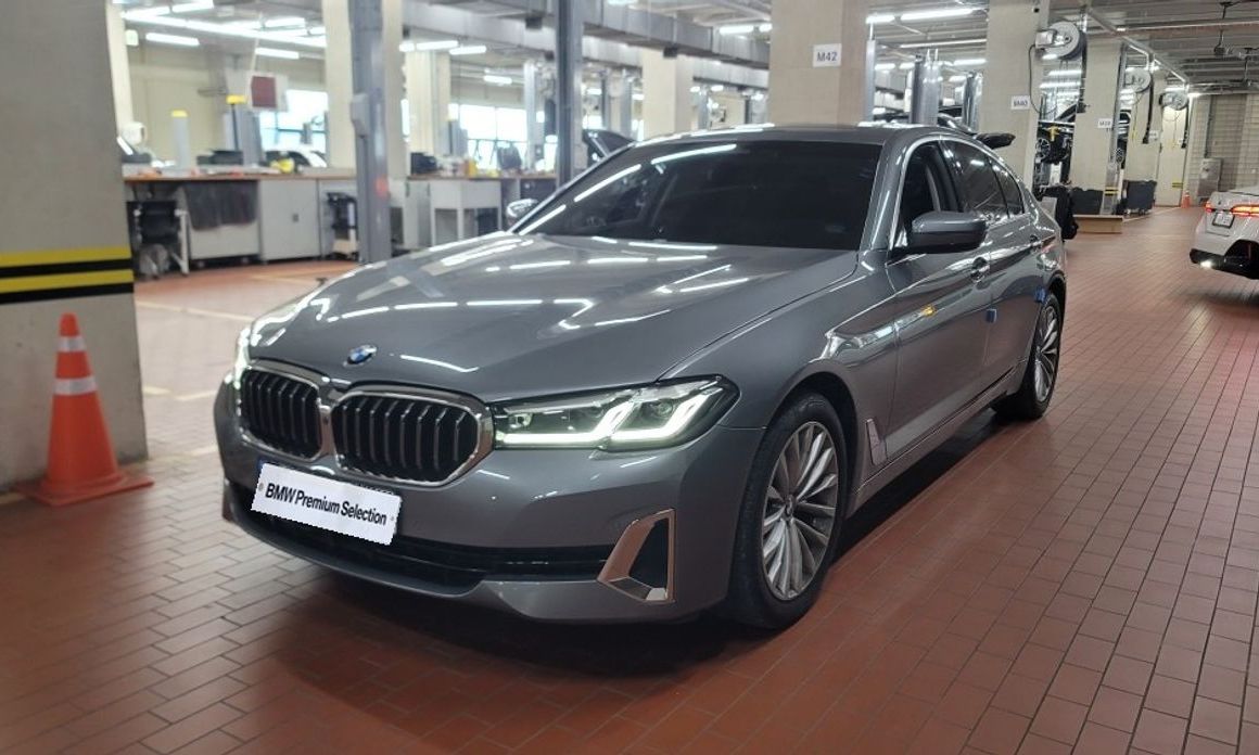 BMW 5-Series 2023