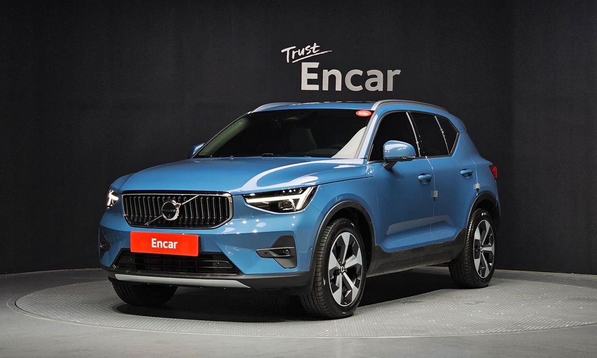 Volvo XC40 2025