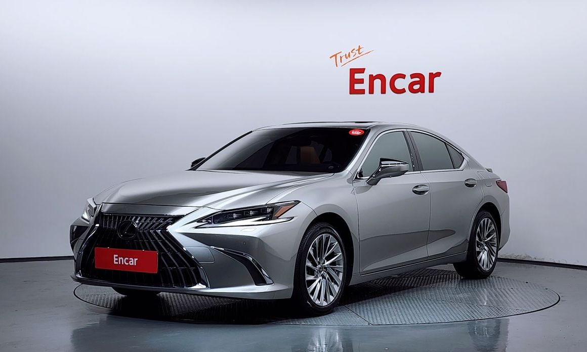 Lexus ES 2025