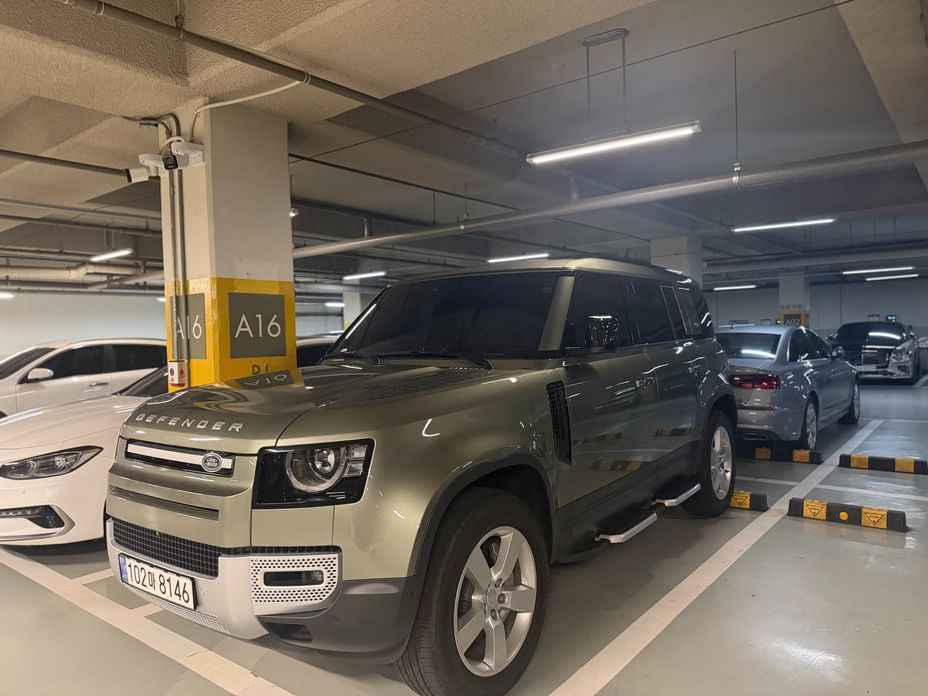 Land Rover Defender 2023