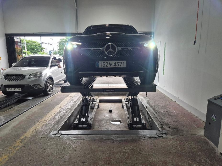 Mercedes-Benz GLC-Class 2025