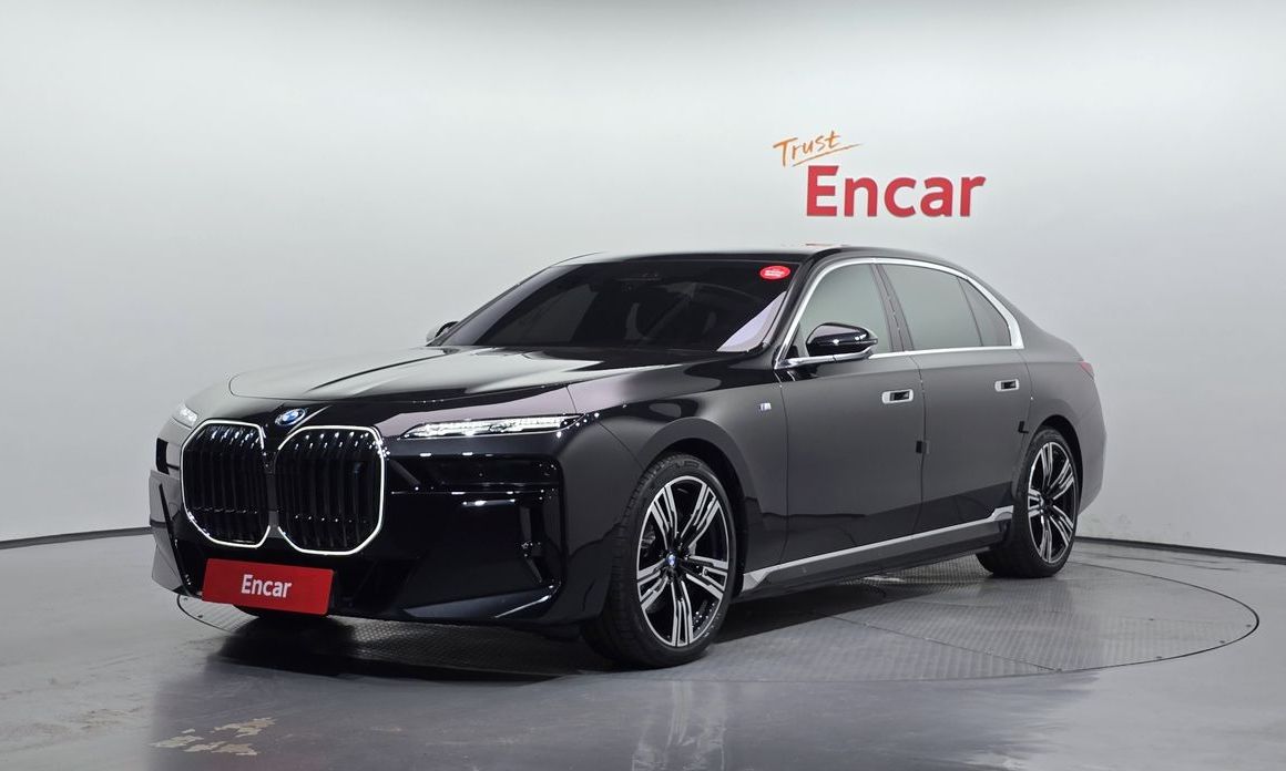 BMW i7 2025