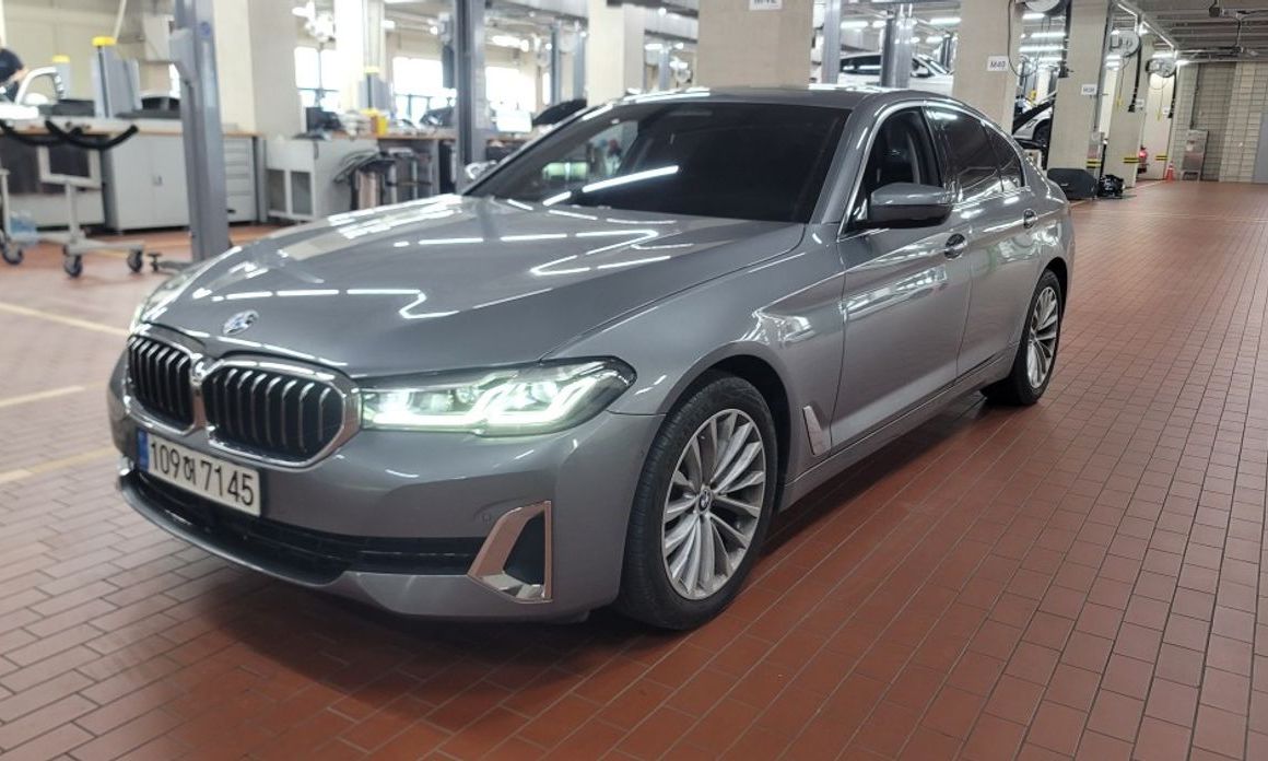 BMW 5-Series 2023