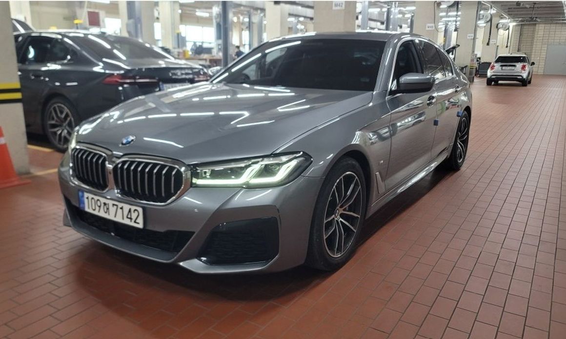BMW 5-Series 2023