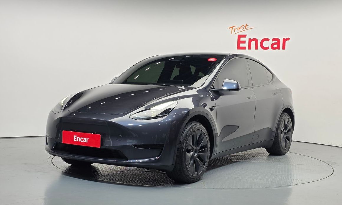 Tesla Model Y 2024