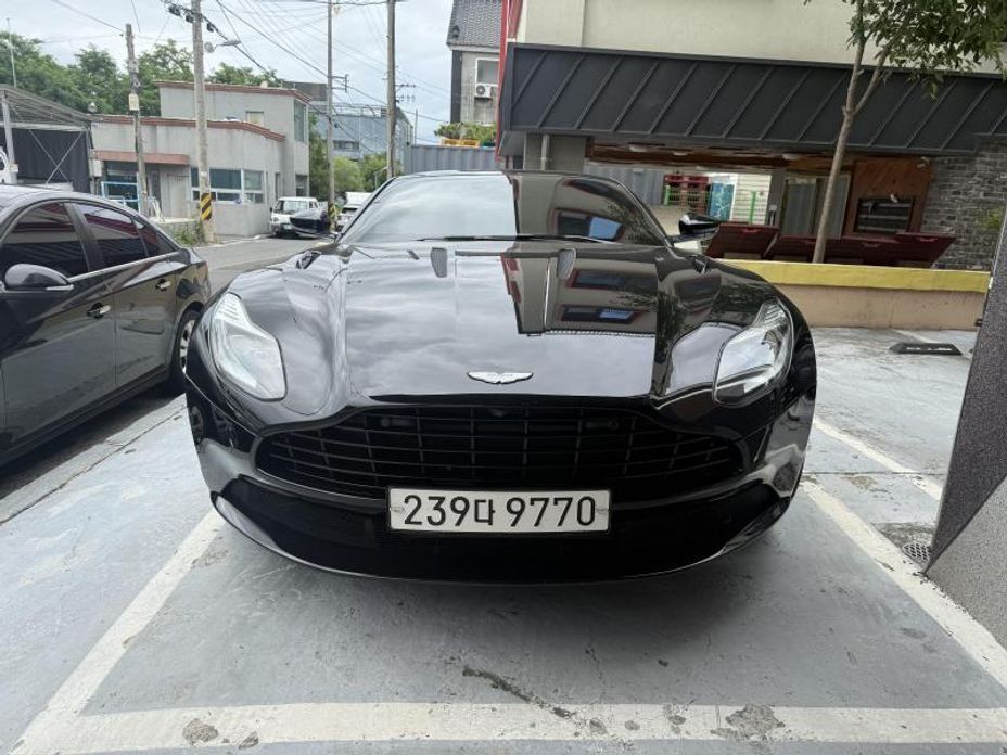 Astonmartin DB11 2017