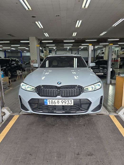BMW 3-Series 2023