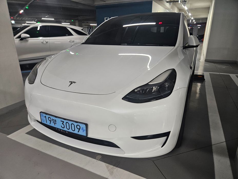 Tesla Model Y 2024