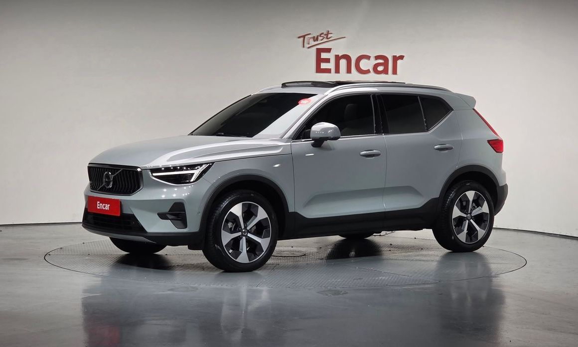 Volvo XC40 2025