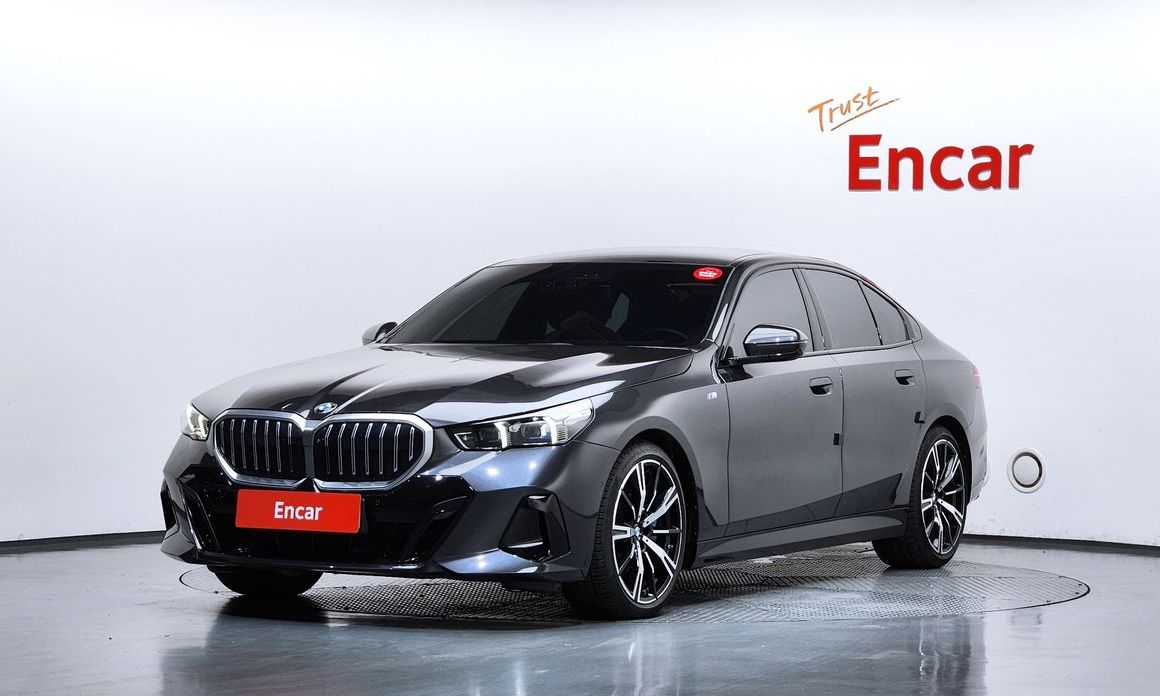BMW 5-Series 2024