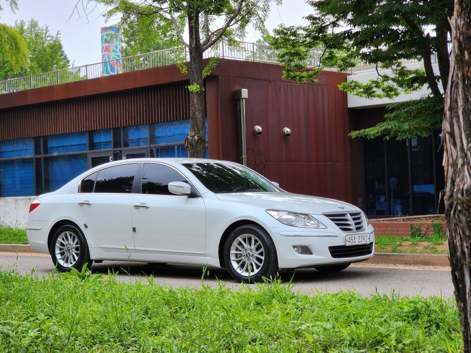 Hyundai Genesis 2010