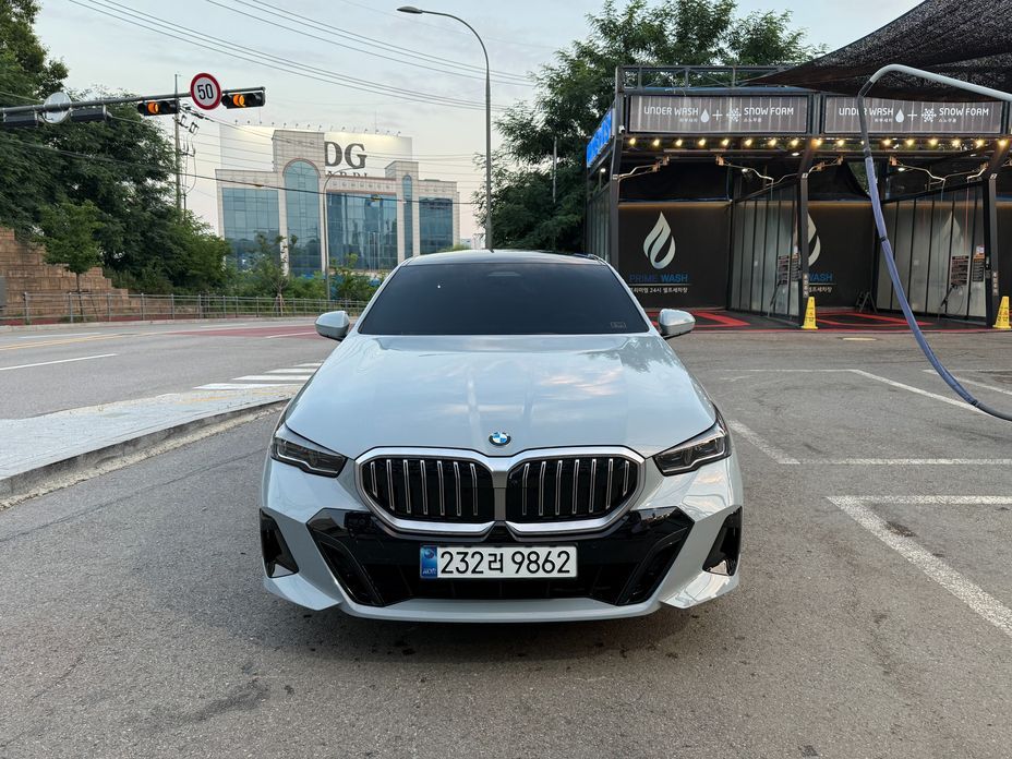 BMW 5-Series 2025