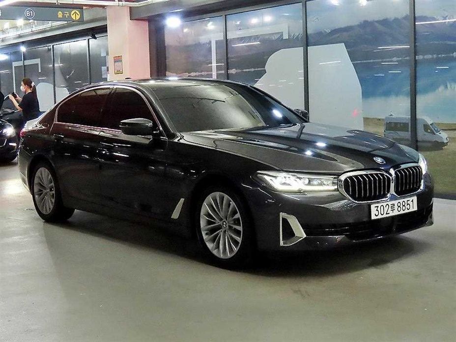 BMW 5-Series 2023