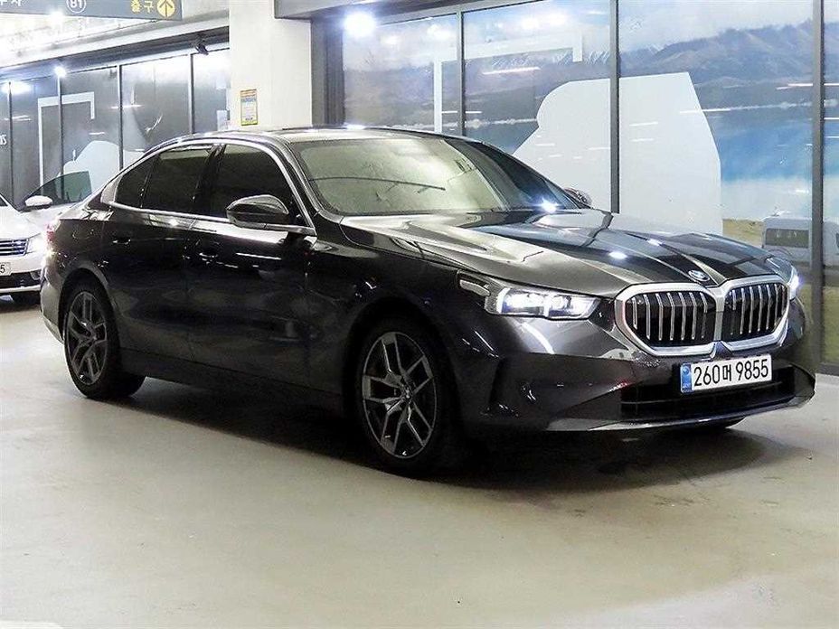 BMW 5-Series 2024