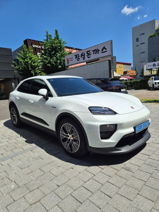 Porsche Macan 2025