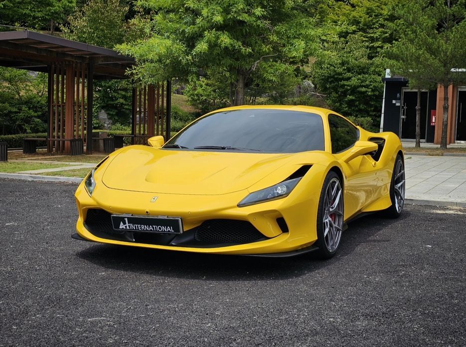 Ferrari F8 2022