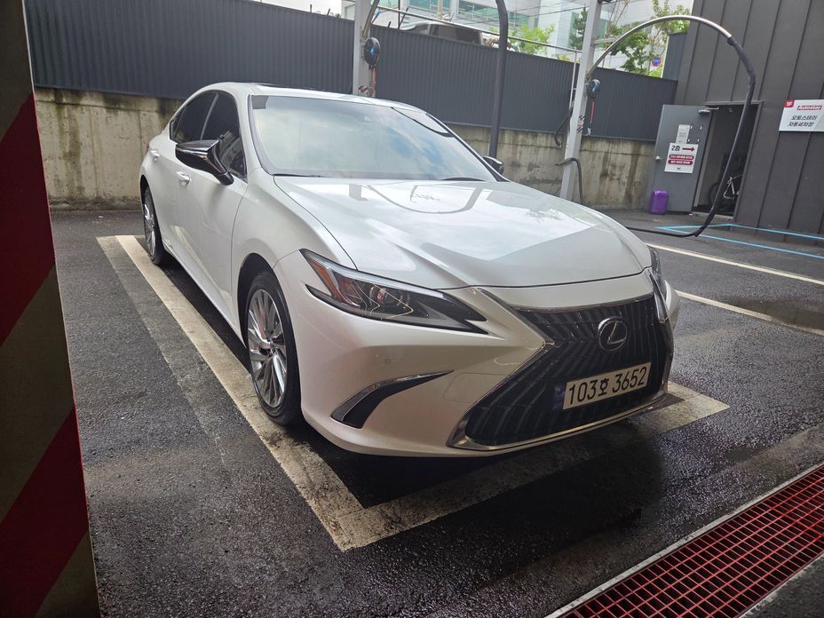 Lexus ES 2023