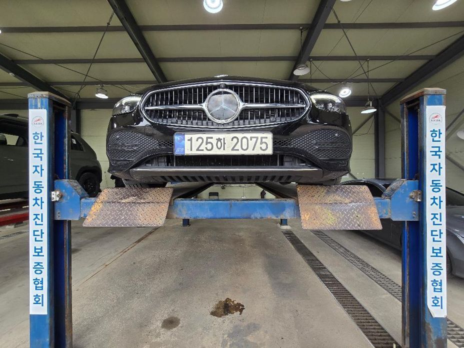 Mercedes-Benz C-Class 2024