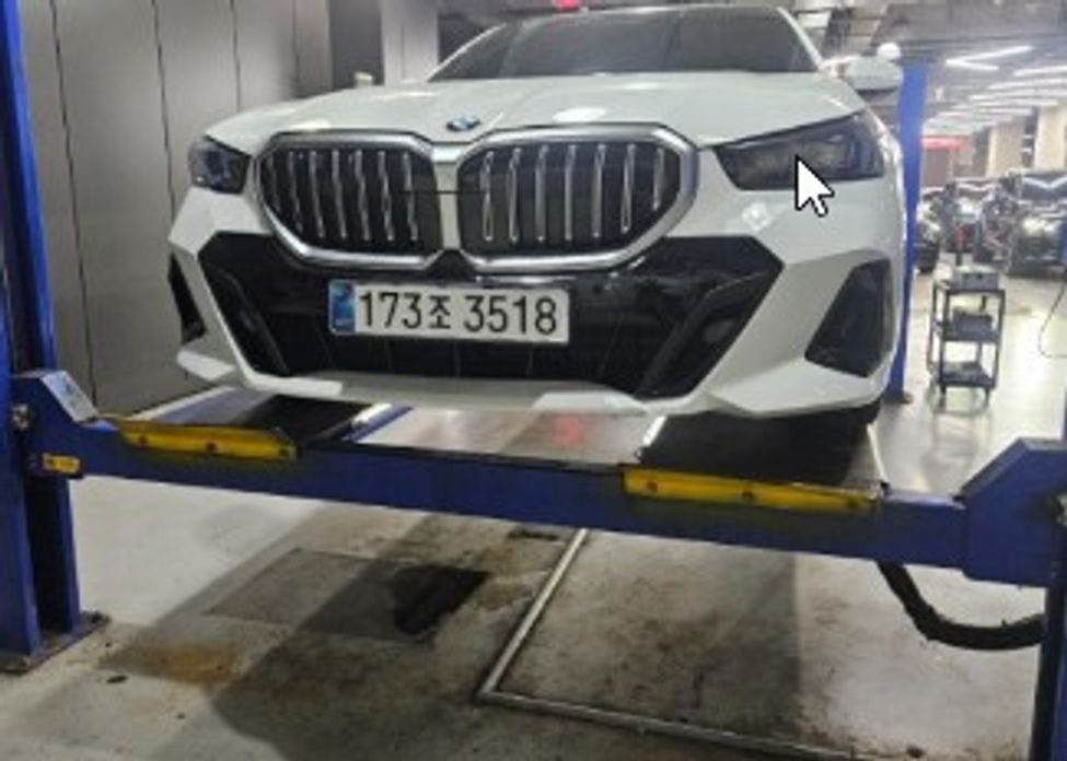 BMW 5-Series 2024