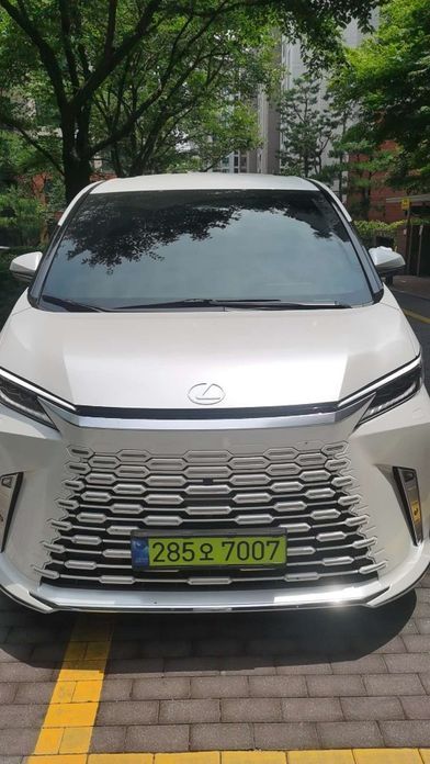 Lexus LM 2025