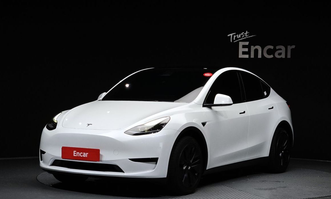 Tesla Model Y 2024
