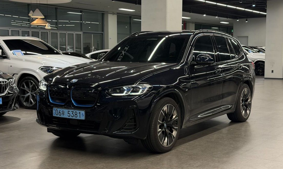 BMW iX3 2024