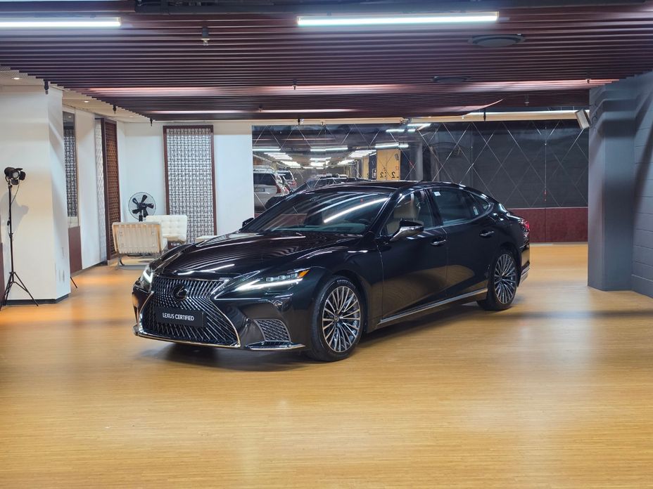 Lexus LS 2025