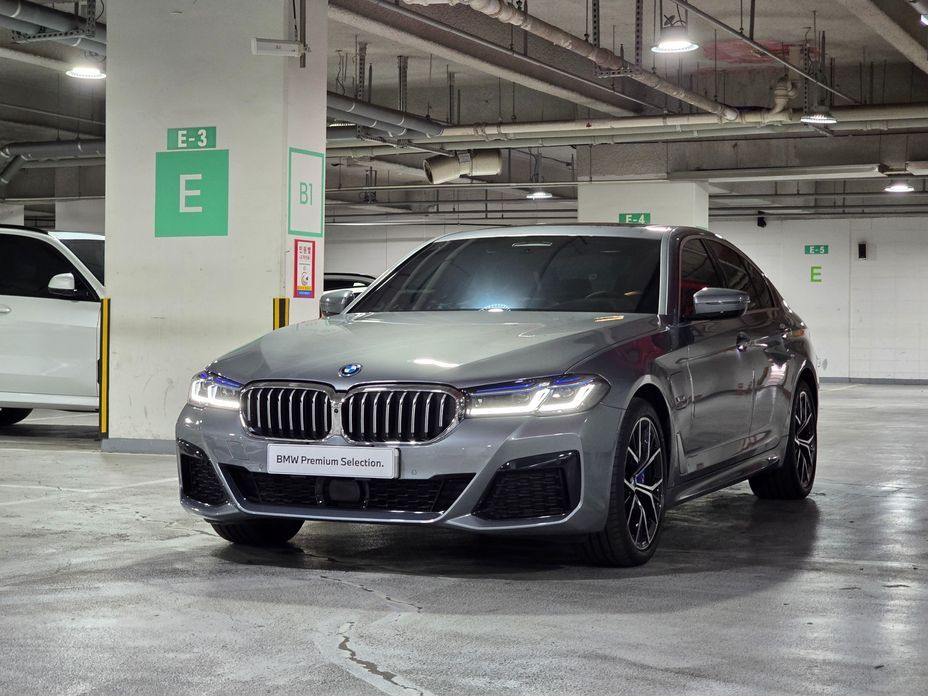 BMW 5-Series 2023