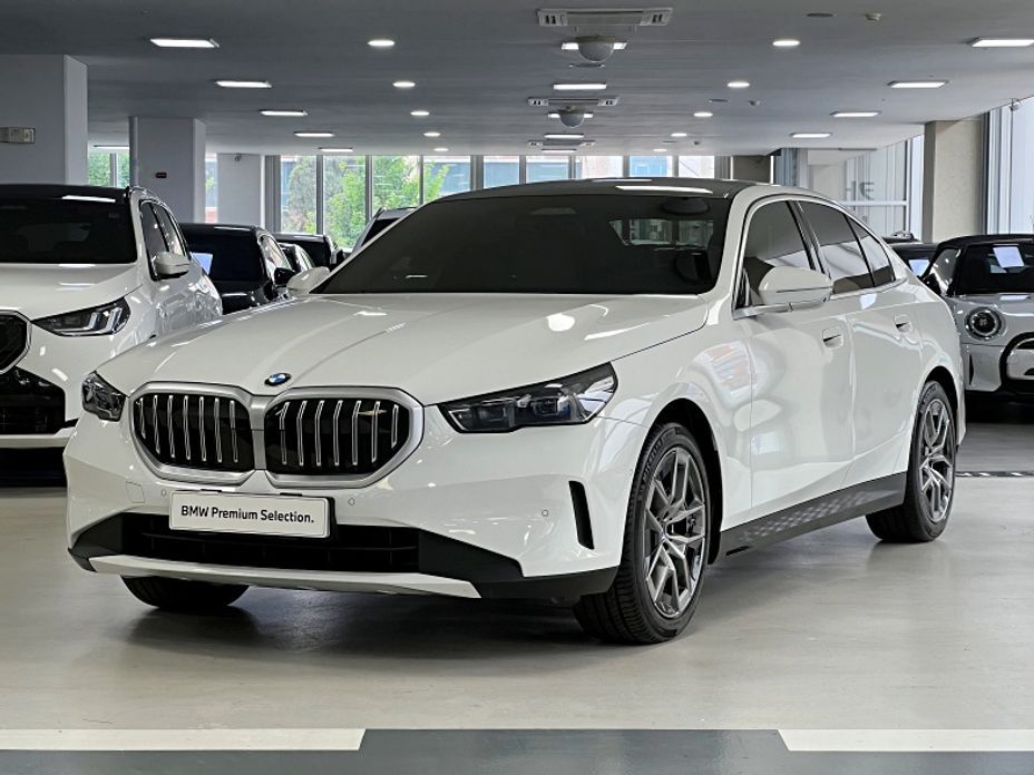BMW 5-Series 2025