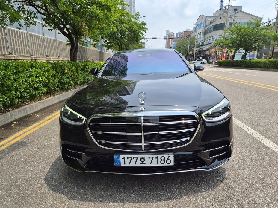 Mercedes-Benz S-Class 2025