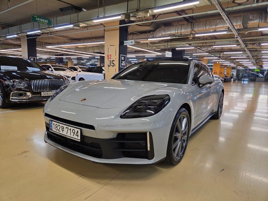 Porsche Panamera 2025
