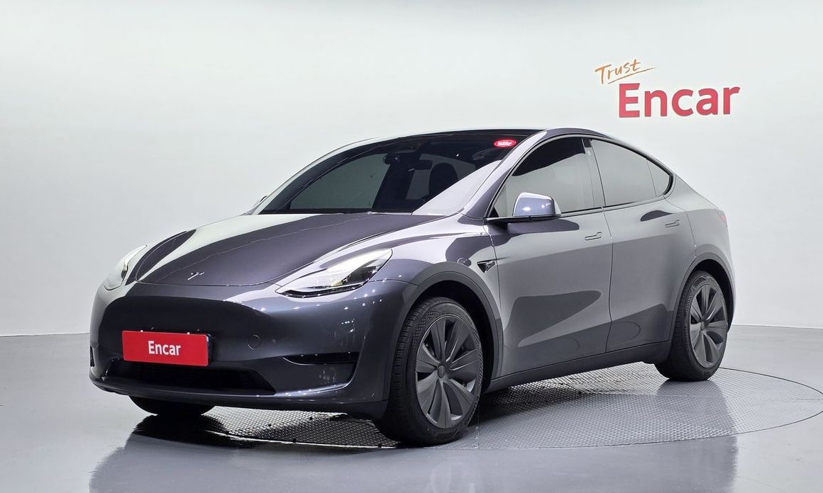 Tesla Model Y 2024