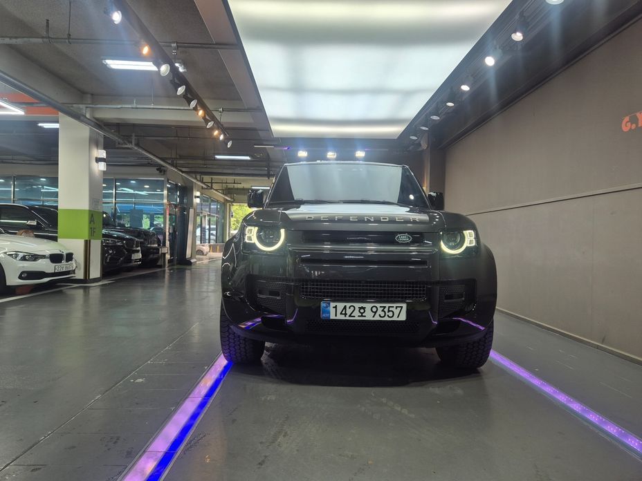 Land Rover Defender 2025