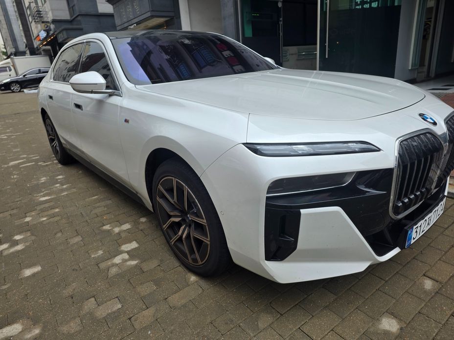 BMW 7-Series 2025
