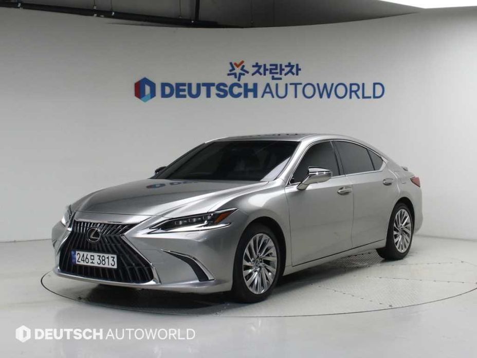 Lexus ES 2025