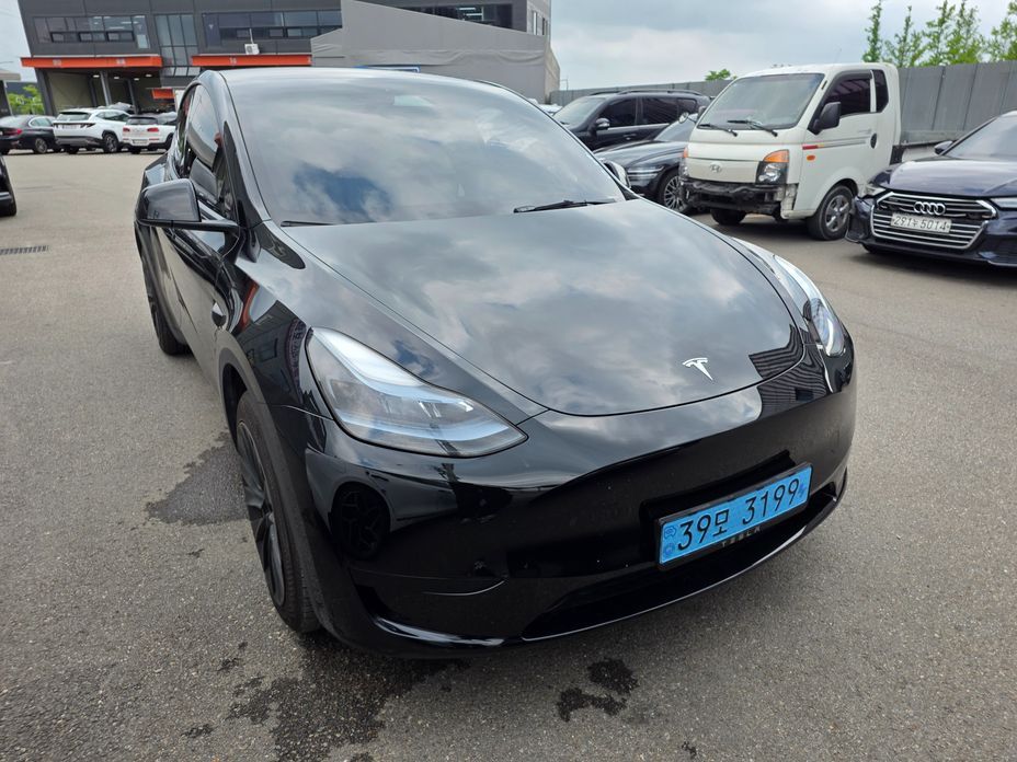 Tesla Model Y 2024