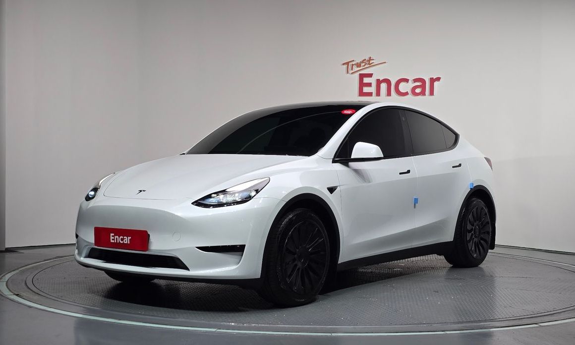 Tesla Model Y 2024