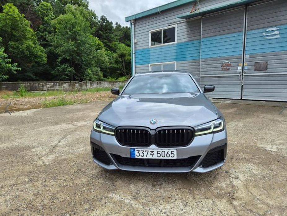 BMW 5-Series 2023