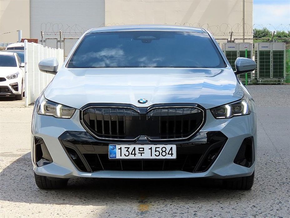 BMW 5-Series 2025