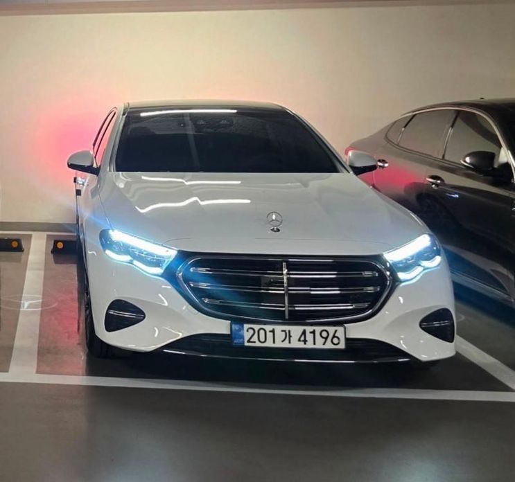Mercedes-Benz E-Class 2024