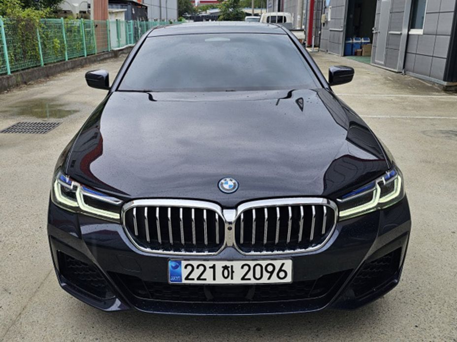 BMW 5-Series 2023