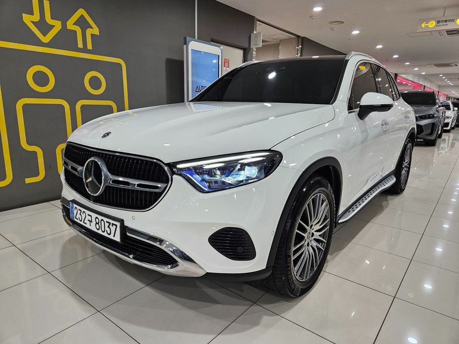 Mercedes-Benz GLC-Class 2023