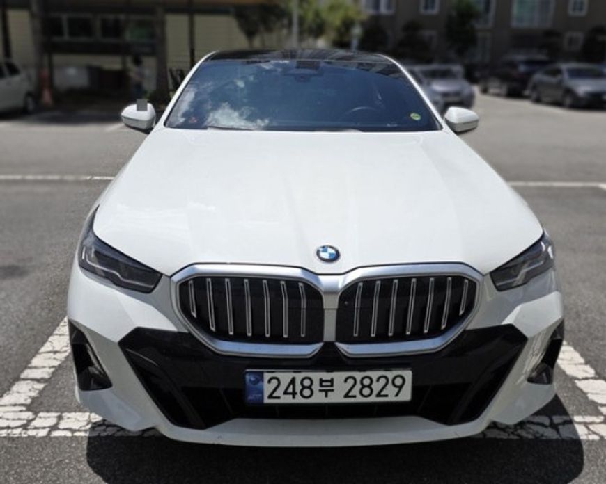 BMW 5-Series 2024